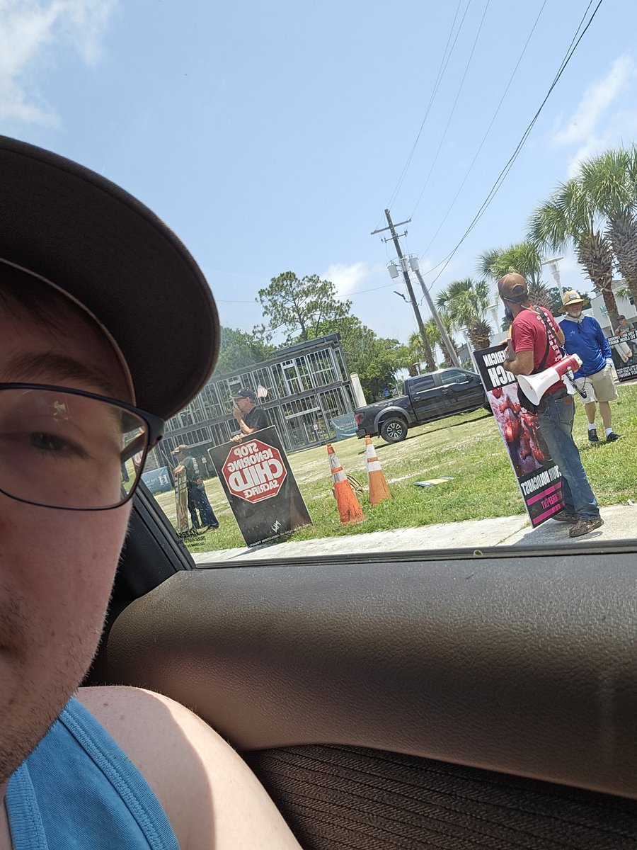 codemuffins's tweet photo. Destin has been a blast so far. https://t.co/KQf9Luvvi6