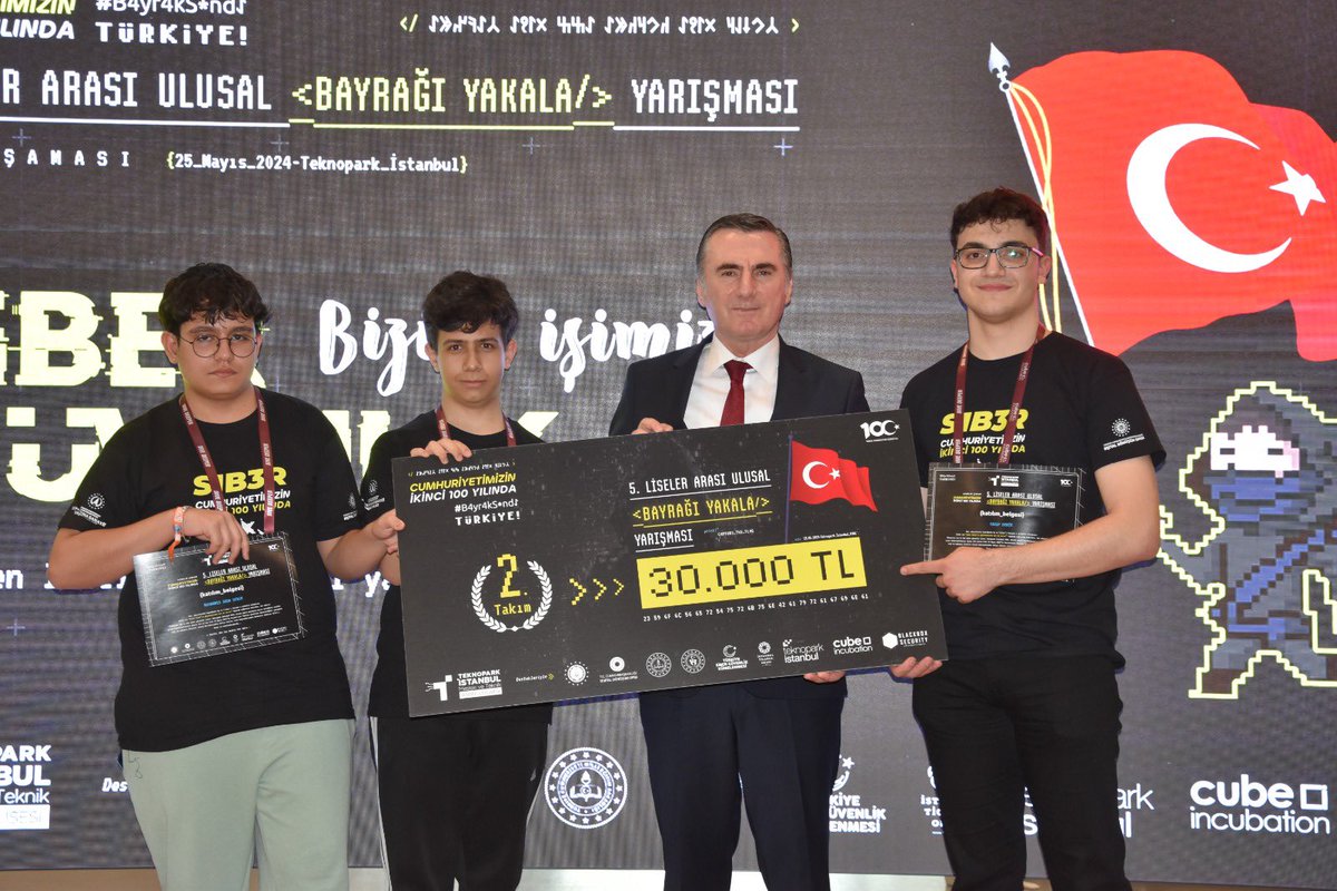 myildiz007's tweet photo. Teknopark İstanbul Mesleki ve Teknik Anadolu Lisemizin düzenlediği 5. Liseler Arası Ulusal Bayrağı Yakala Yarışmasının ödül törenine Cumhurbaşkanlığı Dijital Dönüşüm Ofisi Başkan V. Sn. Yusuf Tancan ile birlikte katıldık.Katılan ve dereceye giren tüm okulları tebrik ediyorum… https://t.co/7GZj7dKkd2