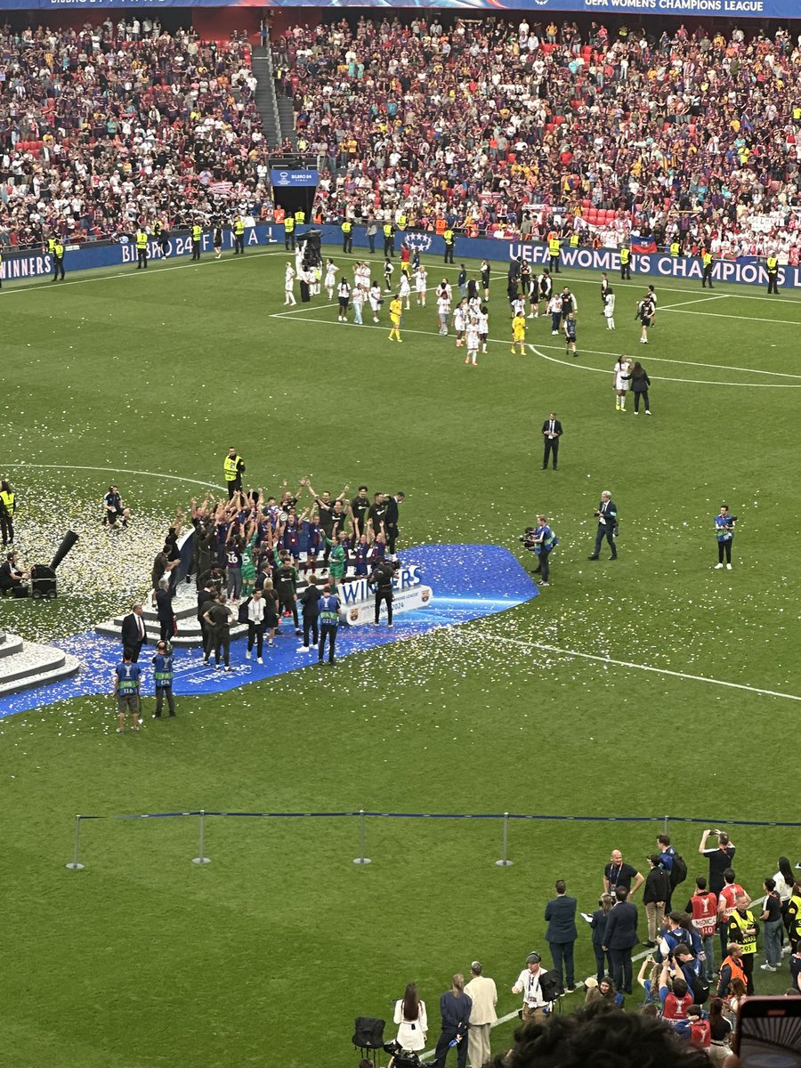 Jordi Farré (@jordifarrefcb) on Twitter photo We are the champions!!! <a href="/FCBfemeni/">FC Barcelona Femení</a> 
Sou les millors!!!
❤️💙❤️💙 We are the champions!!! <a href="/FCBfemeni/">FC Barcelona Femení</a> 
Sou les millors!!!
❤️💙❤️💙