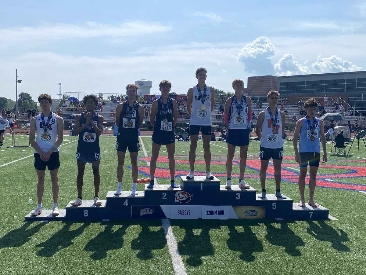Hershey’s Vinay Raman collects another medal at the PIAA State Championships and sets a NEW SCHOOL RECORD in the 3200m with a time of 9:02.26. Way to go Vinay!!🏃🏼‍♂️🔥 <a href="/CentralPARunner/">CentralPARunner</a> <a href="/PennTrackXC/">MileSplit Pennsylvania</a>