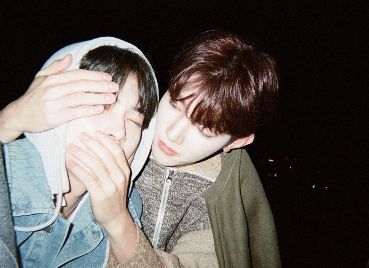zhbinfile's tweet photo. the fact that neul said they take pics that are too risky to send is just crazy to me bc if this isn’t risky then what the heck are they doing in all the other pics we have never seen before ..! ik what we are all thinking rn . i’m sorry i keep going on abt this i’m going crazy https://t.co/FAfyblKzMR