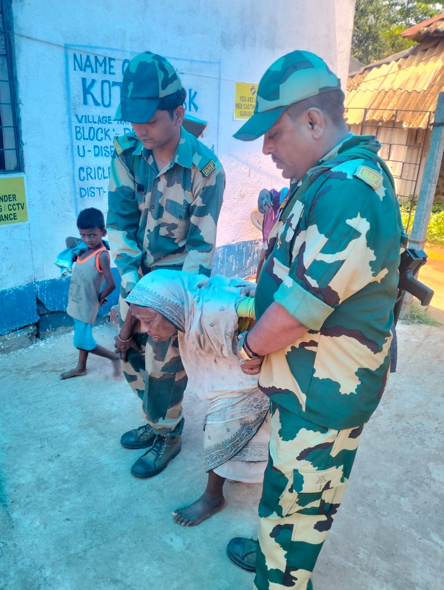 My vote my Right... 6th phase #election2024 131 BN #BSFOdisha deployed in the Sensitive area of Jhargram; helping cross sections of people in casting their votes. #BSF #GPE2024 #FirstLineofDefence