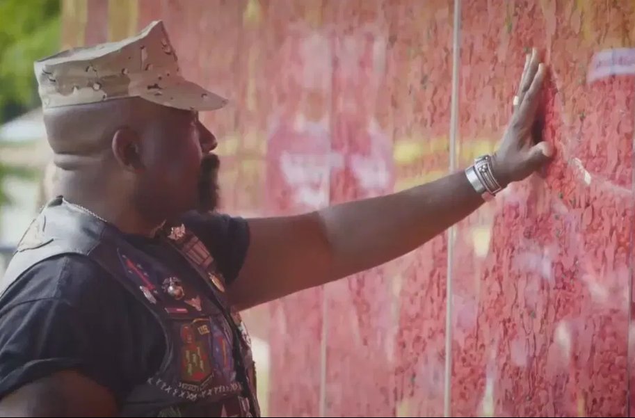 Honoring the brave souls this Memorial Day weekend at the Capitol, where a stunning wall of poppies stands in tribute to the hundreds of thousands who made the ultimate sacrifice. 🌺🇺🇸 Story: bit.ly/4aFJX1v