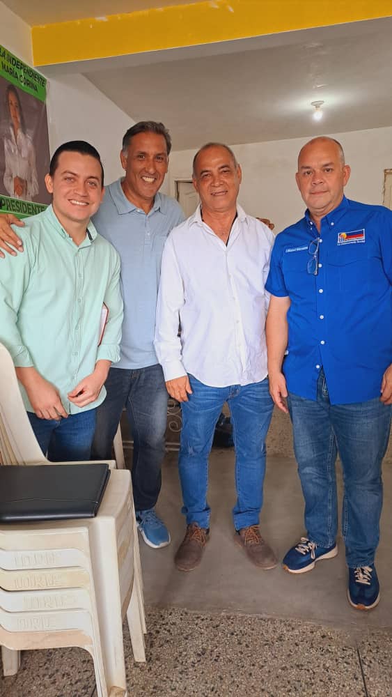 Hoy los zulianos estamos dando ejemplo de UNIDAD, ORGANIZACIÓN y COMPROMISO con Venezuela.

📍 Municipio San Francisco 

#ElZuliaUnidoConEdmundo #25mayo