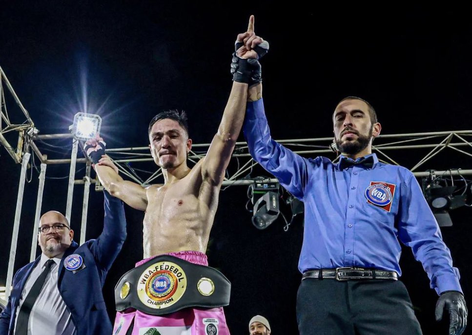 En Iquique, el chileno Marcial Carrión se coronó nuevo campeón Fedebol WBA en la categoría Welter tras vencer por decisión unánime al argentino Christian Nicolás Andino.
#BoxeoProfesional #BoxeoChile