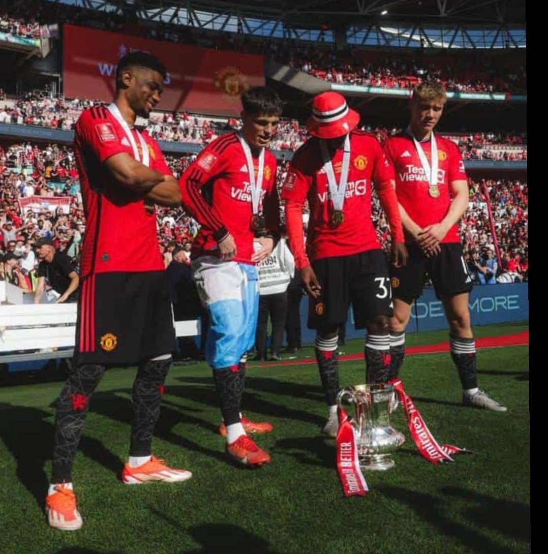 NeoBearded's tweet image. Ukinipigia sai Anza na Congratulations @ManUtd otherwise utajiongelesha #FutureisRed #GGMU