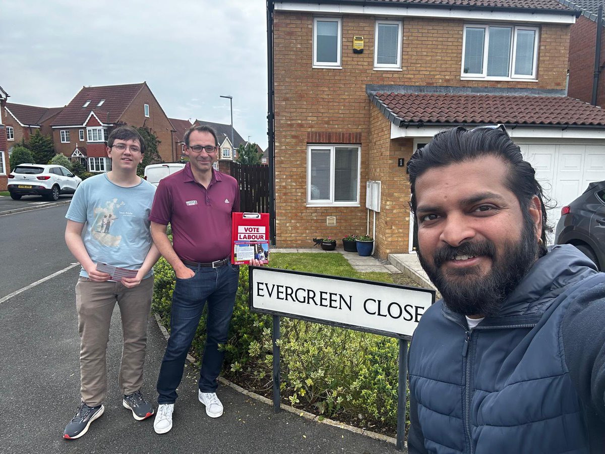 Out this morning with Cllr Aaron Roy and Finn Weatherill speaking to residents in Hart. Another positive canvass on behalf of @JonathanBrash People want change. Vote @UKLabour on the 4th July.
