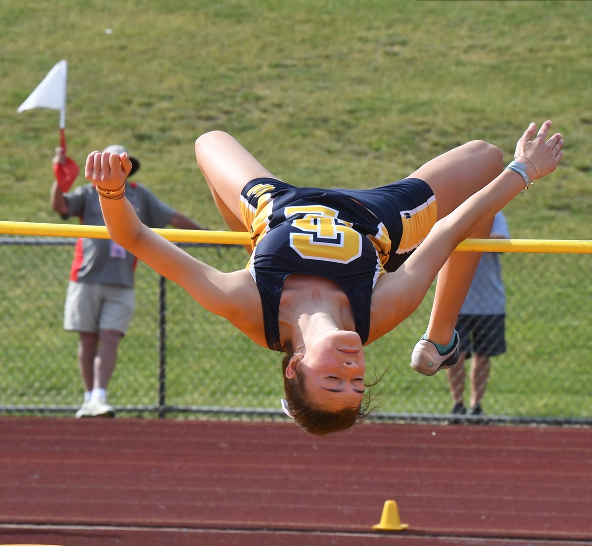 GIRLS TRACK & FIELD: Oak Park won once again, while Walled Lake Northern and Rochester (@RHSFalcons) came up 2-3 at Friday's Oakland County Meet >> tinyurl.com/3hzkjdh6