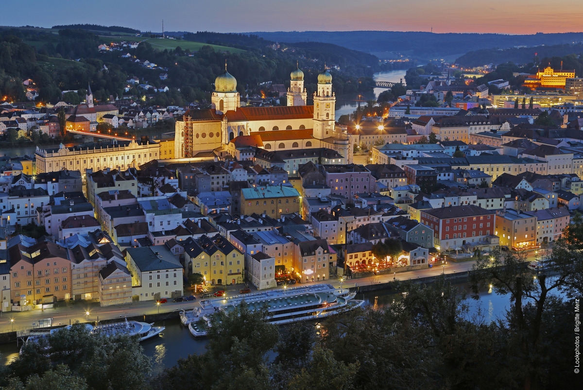 Buenas noches desde Passau, la ciudad de los tres río: los ríos Inn, Ilz y el Danubio ofrecen aquí un fascinante espectáculo natural.  💙