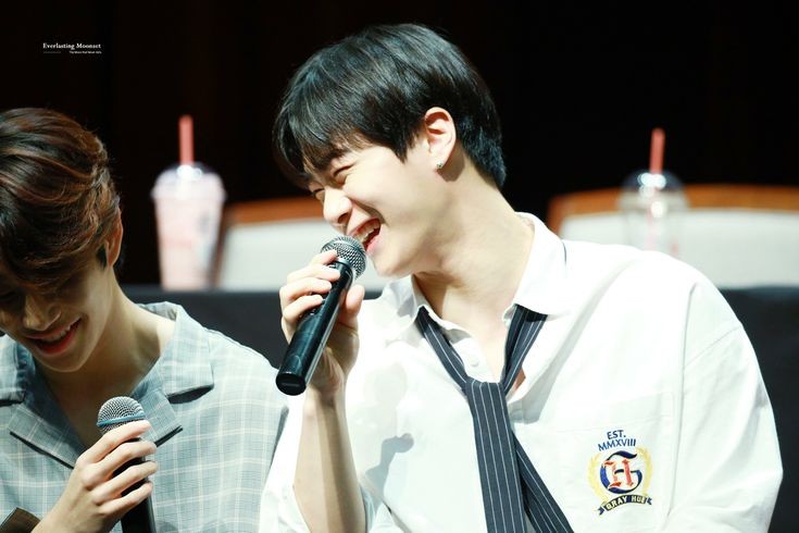 BINNIE •°MOON 🌙🕊 tweet media