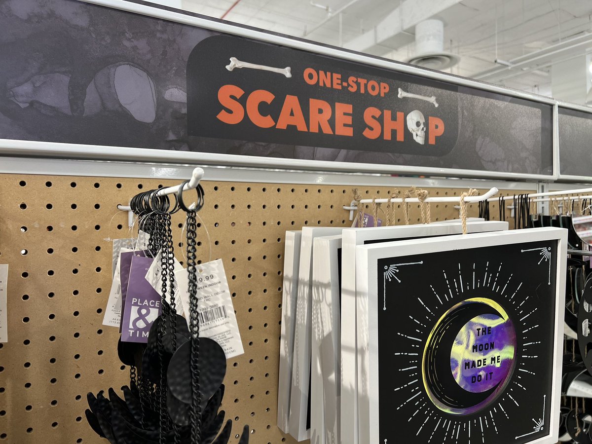 BrettOQuinn's tweet photo. Joann’s is starting EARLY this year, and I’m ALL about it!!!! 🎃💀🎃🕸️🎃 https://t.co/xDlOa4hdZx