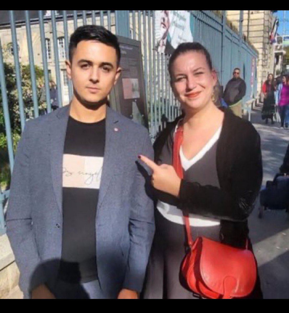 Tranquillou @MathildePanot se fait prendre en photo avec le « sympathique » Ismael Boudjekada, un élu de 29 ans, qui s’est distingué, entre autres, par des sorties antisémites. Celle-ci est la plus explicite. Il qualifie les Juifs de « rats » et de « cafards » Il a rdv avec la