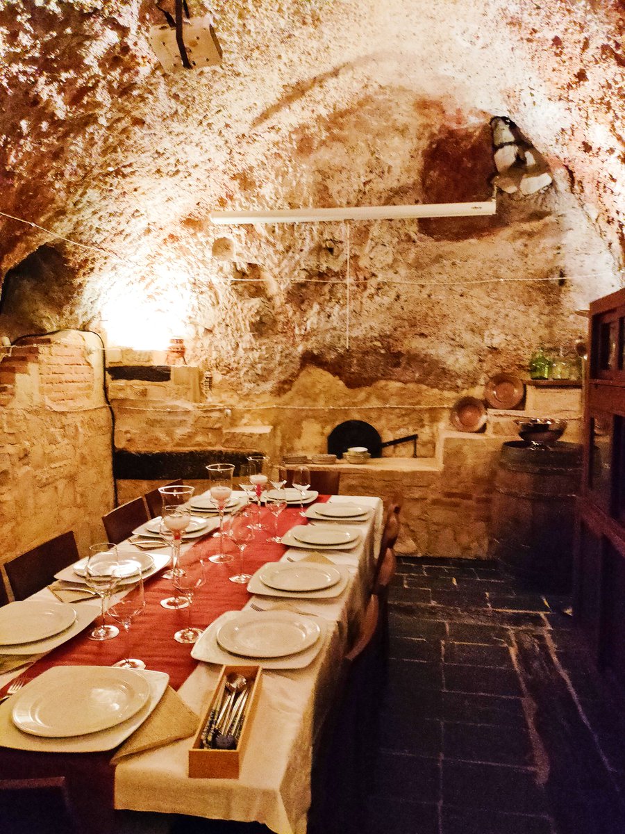 vivelavidaroca's tweet photo. 📍#Vinarius:Posada Rural y Guardería de Vinos
👉🏼Si vas a la provincia #Salamanca es un #alojamiento #Top
👏🏻En su #CavaRomana se realizan #eventos "transformadores"
🇰🇷Hoy hay uno sobre #KFood, #ComidaCoreana con la #KInfluencerAcademy del #Ministerio de #Cultura de #CoreaDelSur https://t.co/11lsMeqHnp