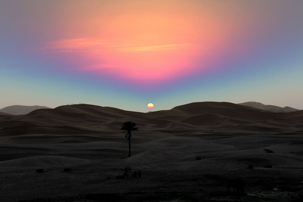 Coucher du soleil sur le désert du Sahara