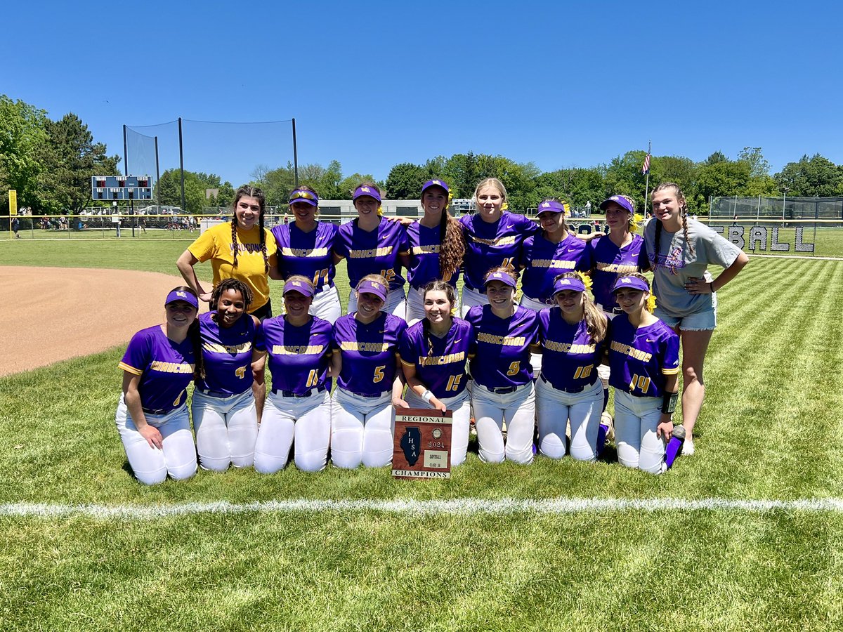 🏆Regional Champs!🏆
@LesleighReimers CG 3H shutout w/ 10 Ks
Stellar defense all day and clutch hitting!!

✅4th straight regional championship 
✅4th straight 20+ win season 

Extremely proud of this group and onto Sectionals on Wednesday at Antioch. 
💜🥎💛 #WeNotMe