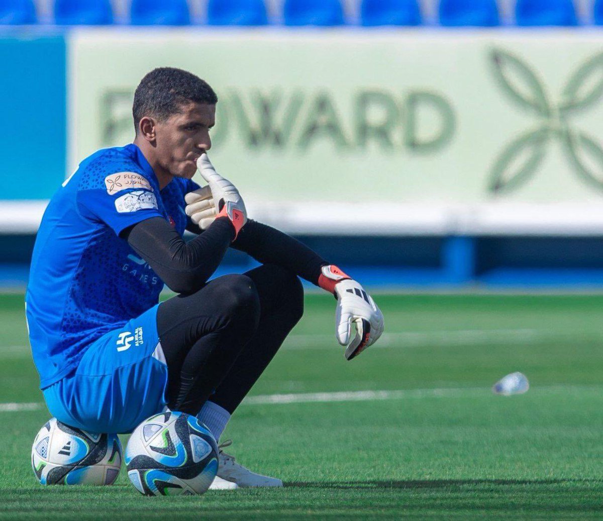 Taif_GTTltz's tweet photo. #الهلال_يكتسح_العالم  أحمد أبو راسين' تواجد في حفل تتويج  #الهلال  في المملكة أرينا يوم أمس وغادر بعدها مباشرةً إلى جدة وشارك أساسيًا في مباراة حسم الدوري حارس #الهلال 'أحمد أبو راسين' هذا الموسم بالأمس يُتوج بذهب دوري روشن 🏆 اليوم يُتوج بذهب الدوري السعودي للشباب 🏆. 💙. https://t.co/QO5762qsSv