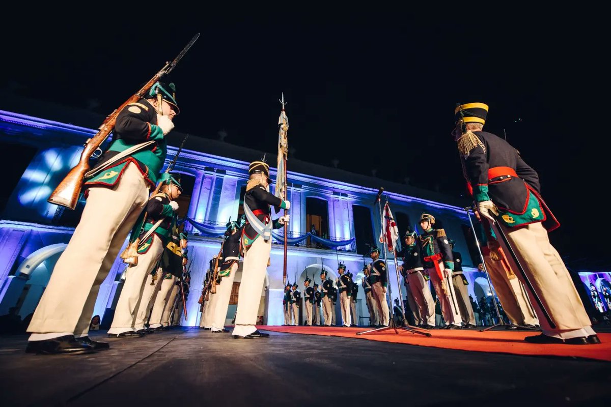eduramirezcba's tweet photo. ¡Viva la Patria! 🇦🇷 🤍 

🙌 Acompañamos al intendente @PasseriniOk en las celebraciones por el 214º aniversario del nacimiento de nuestra Patria. https://t.co/T4b8Za8143