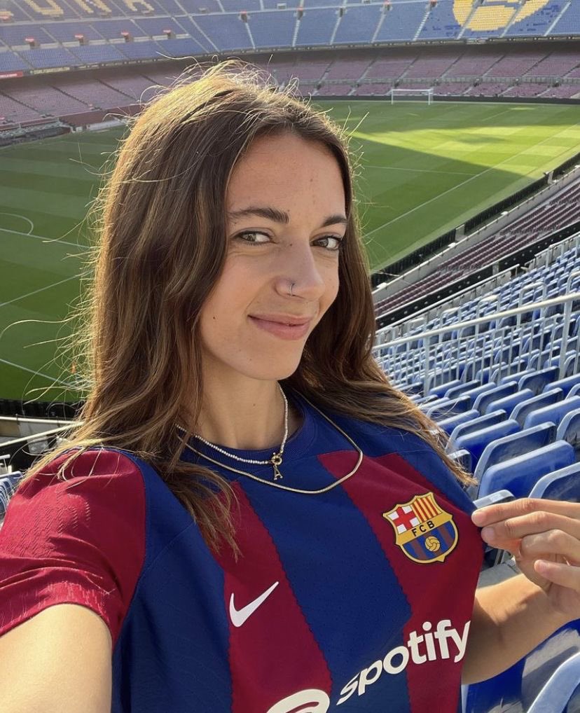 _DeJonginho's tweet photo. Aitana Bonmati c’est tellement la femme idéale : Elle est belle, gentille, fan du Barça et elle a un ballon d’or. ❤️🤯 https://t.co/yULZCZBcu0