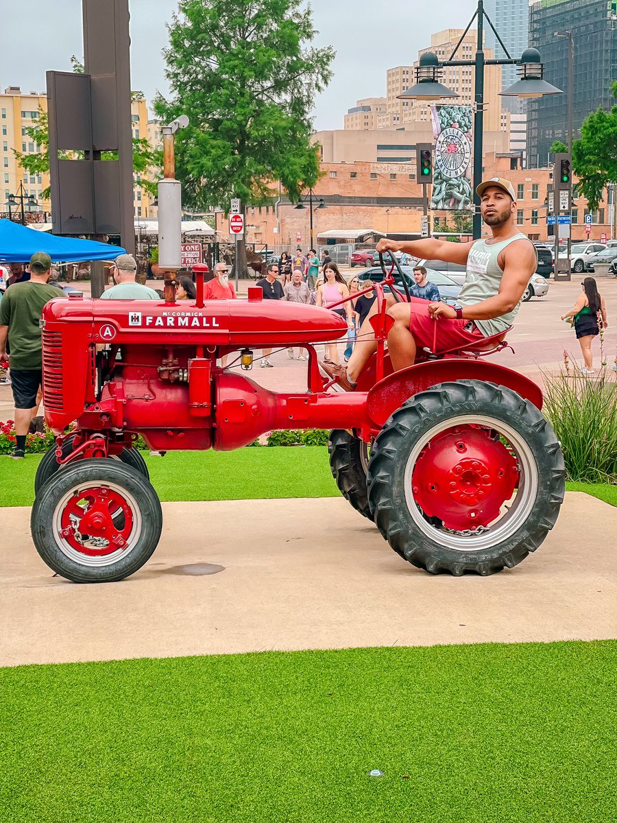 vikkydabonnet's tweet photo. At least I know i can be the farmer in your farmers market. #fit #gym  #vikkydabonnet #victordivo #lasvegas #celebrate #instagram #MaleModelMagic #ComedyCraze #TrendingNow #instadaily #photo #beauty #instafashion #followforfollowback #goals #artist #adobe #selfcare #fantasy #men https://t.co/FDkKD4CcGc