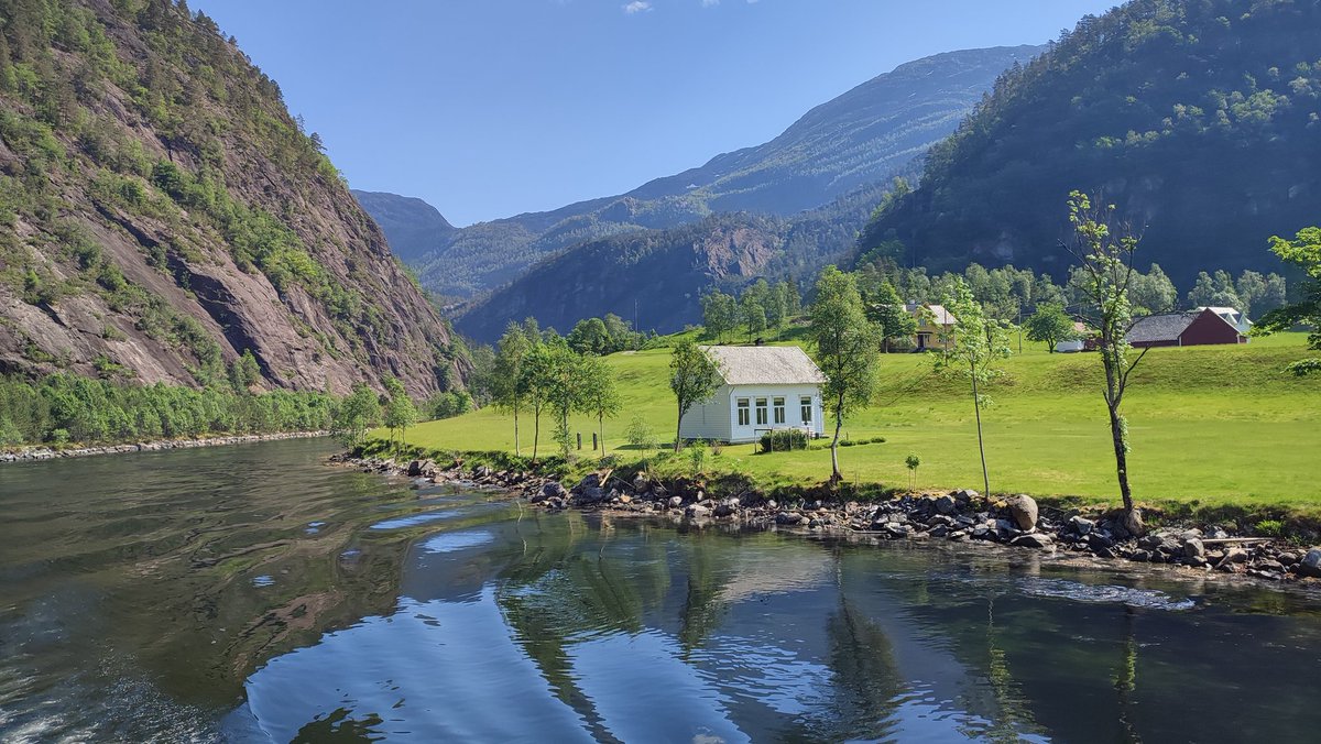 Exciting relaxing sunny saturday in Bergen region after an outstanding tesis defense and party.