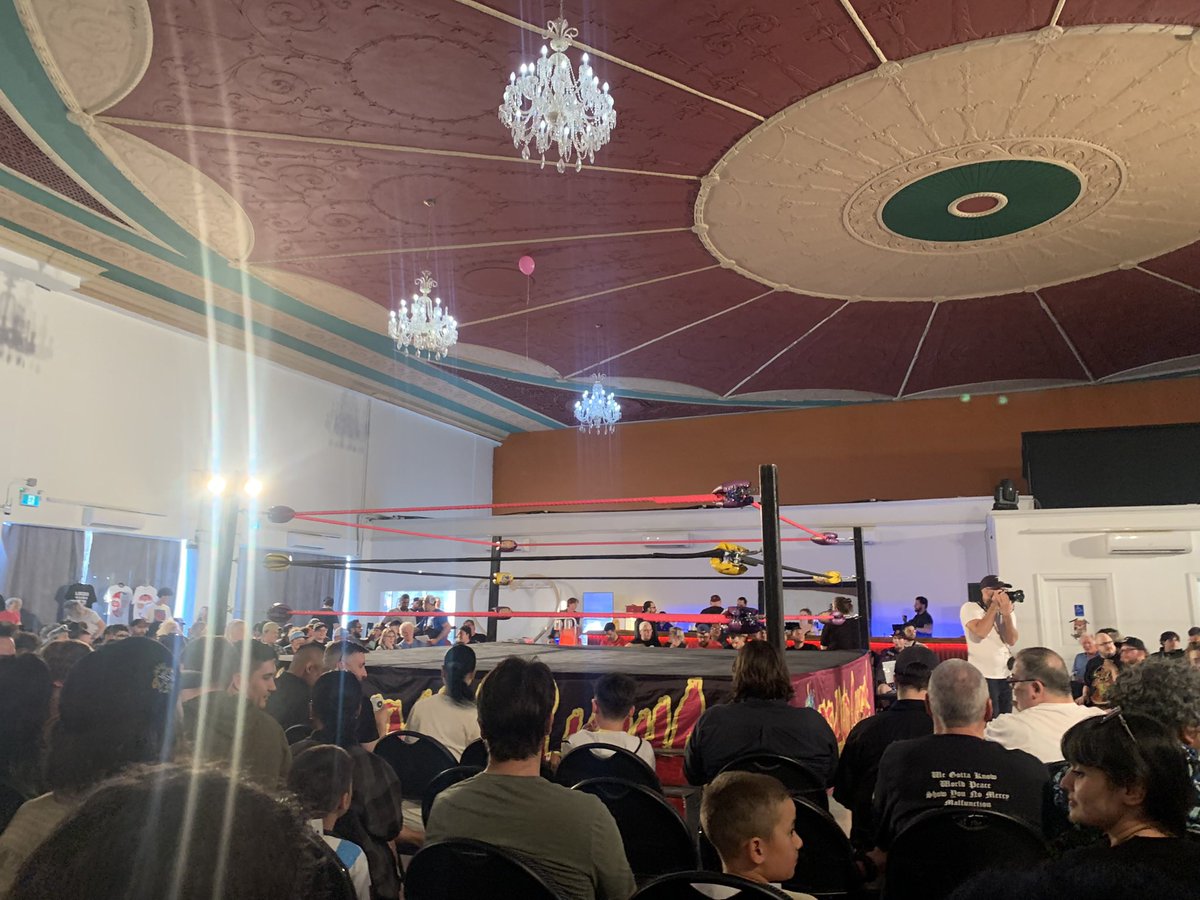 rameenhasan10's tweet photo. Excellent show on Thursday for @DemandLucha. Near sell-out and a fantastic card. Check them out!

@LuchadorLD @GringoLocoOG a real standout contest!

P.S @hotchickendaves 5 mins walk away is a shout! 🍗

#wrestling #demandlucha #parkdale #toronto https://t.co/Vg1rdVjuCz