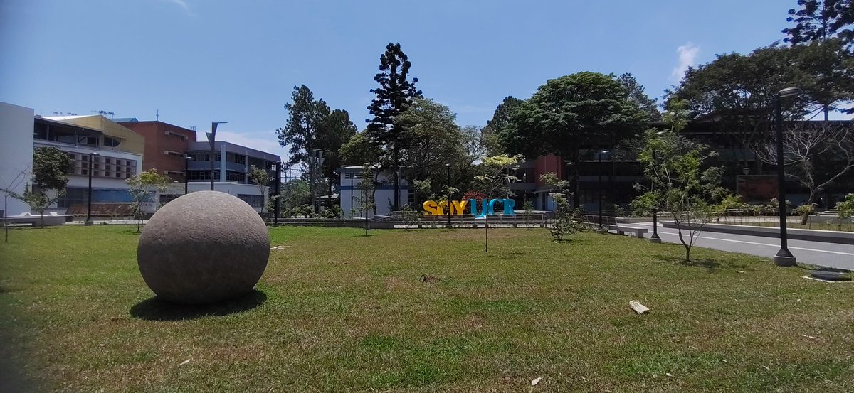 pardingo's tweet photo. Qué chuzo como rediseñaron lo que antes era el parqueo frente a la antigua facultad de Ingeniería en la sede Rodrigo Facio de la UCR.
Más áreas verdes transitables dentro del campus. https://t.co/lNWXYDMAnX