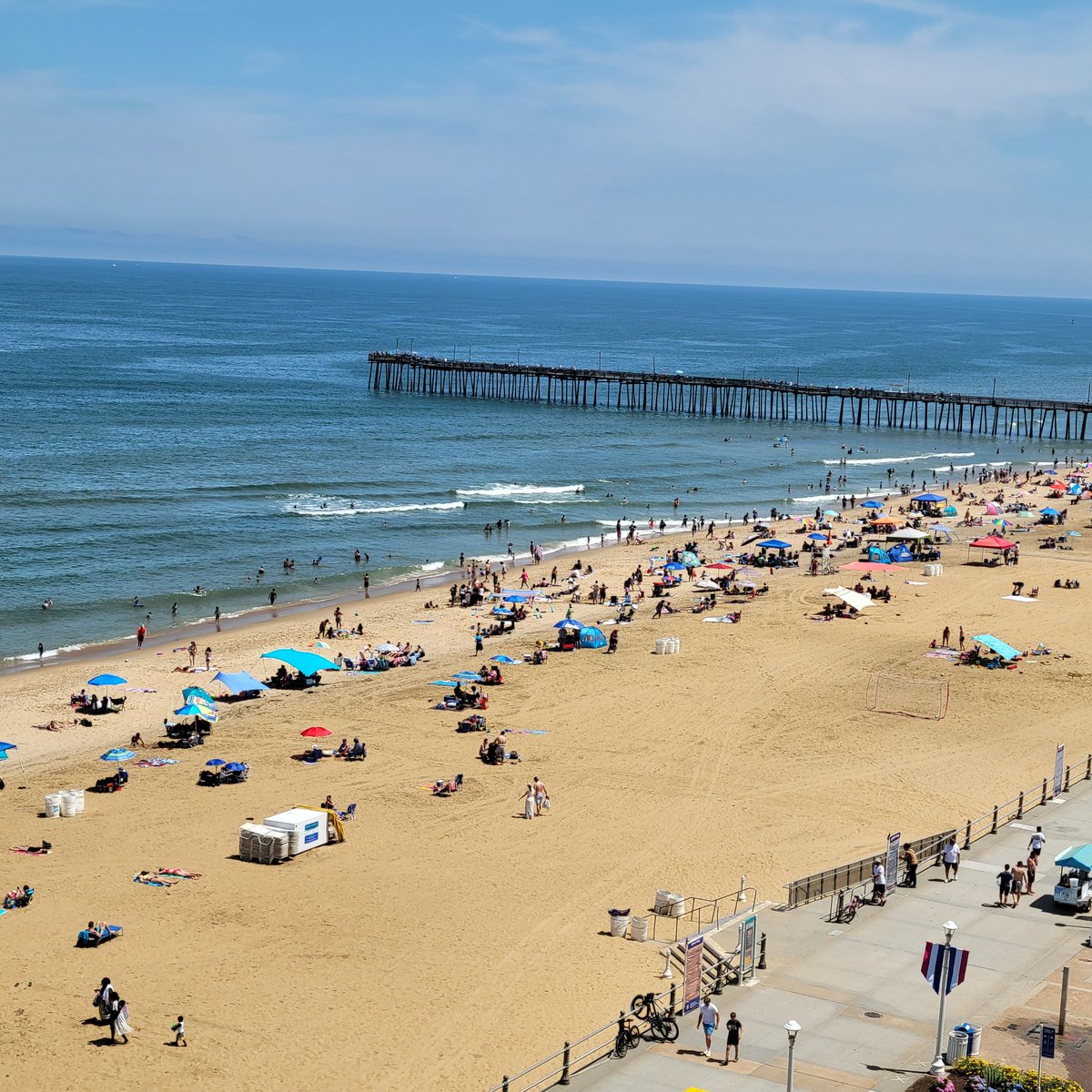 richmondginny's tweet photo. It is a beautiful day @VisitVaBch 
Welcome summer!
@VisitVirginia @NBC12 @MeganWiseWX @WeatherAF @CurtAutry @WAVY_News 
Blue skies, blue seas #AtlanticOcean #BeachStreetUSA https://t.co/7TpcQiHwMf