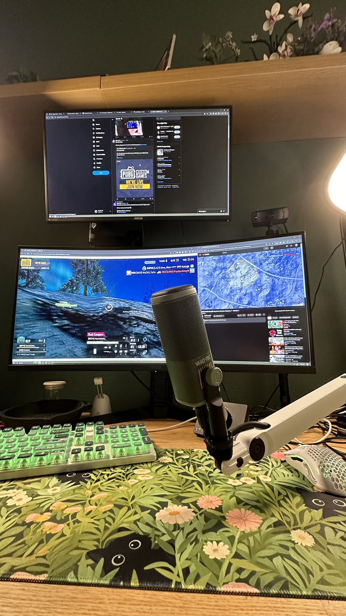 klov3r_'s tweet photo. It feels good to be casting #PUBG Customs with my friends again. 💙 https://t.co/sb6A8AvP8Z