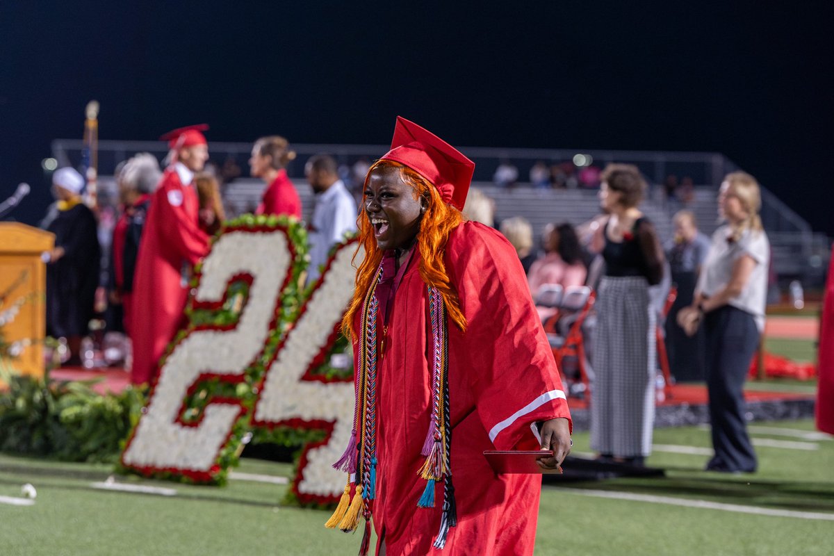 𝐓𝐇𝐈𝐒 is what it feels like to graduate! 🎓

Congratulations Class of 2024, we are so proud of you. 

More photos coming soon! 📲

#HearUsRoar | #GreenvilleISD