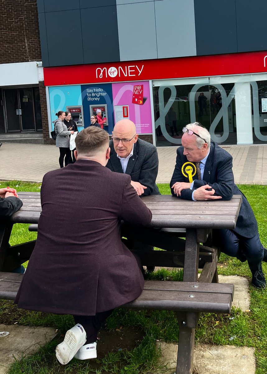 johnbearesnp's tweet photo. Busy start to the day with @theSNP Leader @JohnSwinney visiting #Glenrothes meeting @JennyGilruth @PeterGrantMP local business, charities &amp; our wonderful activists. Wrapped up the day in #Kelty
There is an alternative to Westminster austerity, Brexit &amp; the cost of living crisis! https://t.co/vuDr2B1rYx