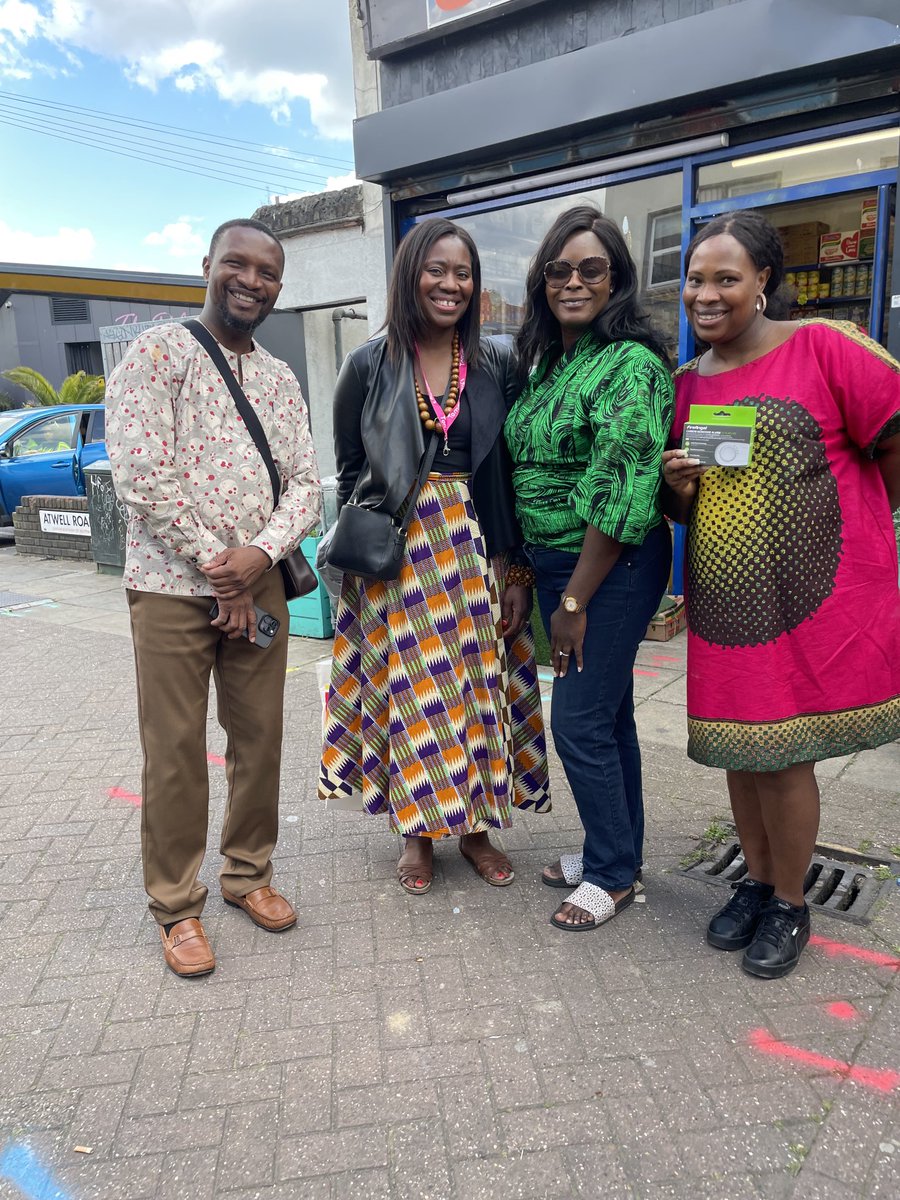 She is defo popular with the locals ⁦⁦<a href="/Miatsf/">Miatta Fahnbulleh</a> came in to the heath fair &amp; peeps wanted to speak with &amp; be photographed with her. ⁦<a href="/fayeruddock/">Dr Faye Ruddock DL</a>⁩ ⁦<a href="/tommys/">Tommy's</a>⁩ ⁦<a href="/AliciaBurnettUK/">ᴀʟɪᴄɪᴀ ʙᴜʀɴᴇᴛᴛ</a>⁩ #GoodDay 👏🏾👏🏽