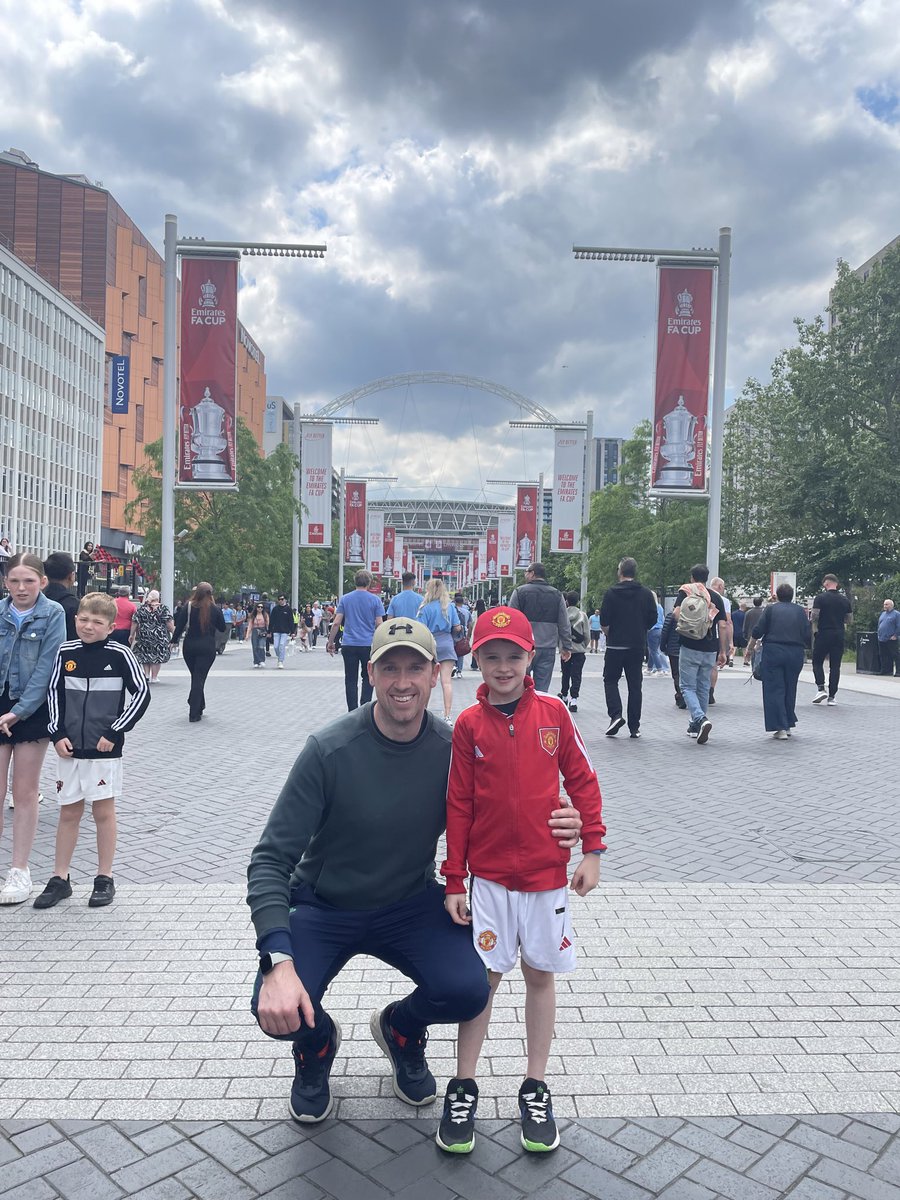 cleonard86's tweet photo. Good day in London #UTFR 🇾🇪🇾🇪🇾🇪 https://t.co/WSNZ3lnqkX