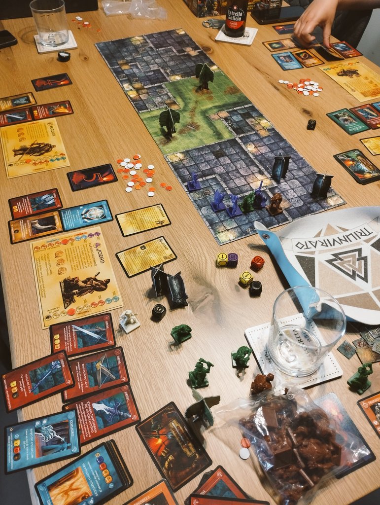 azeswar77's tweet image. Seguirán pasando los años, que seguiré disfrutando cada partida de este juego como si fuese la primera vez.