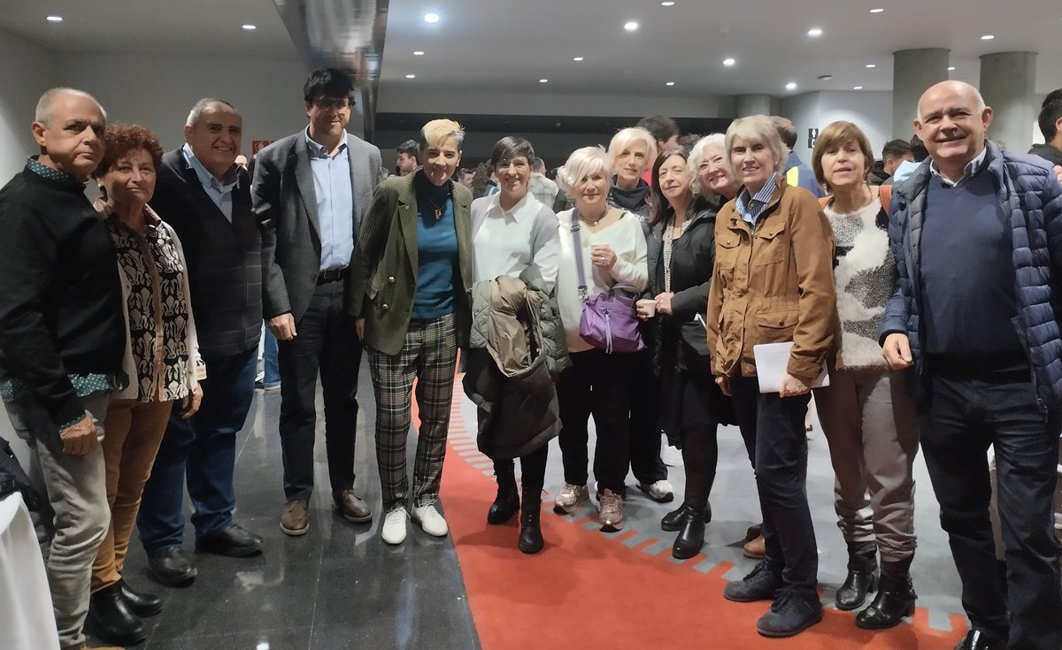 Poques persones saben tant com elles d'esport fet x dones,son unes inesgotables difusores dels triomfs de les nostres esportistes, lluiten xquè elles disposin d'espais als mitjans de comunicació!Elles no son invisibles,les fan invisibles.Lleida orgull de poder comptar amb elles