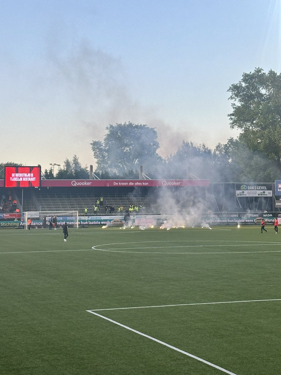 Top supporters die van die ADO. Na een half uur weggaan en ons veld verzieken  #excado