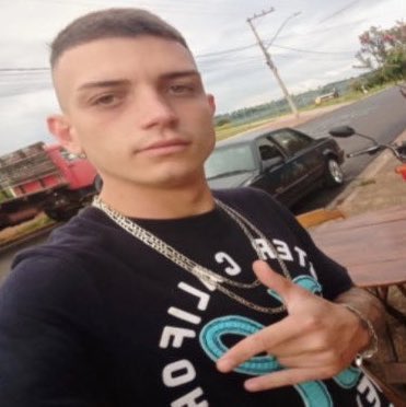 poptime's tweet image. 🚨 BOMBA: Juninho, que ficou famoso após trair sua esposa com o sogro, entrou pro universo +18 e deve lançar parceria de amor intenso em breve.