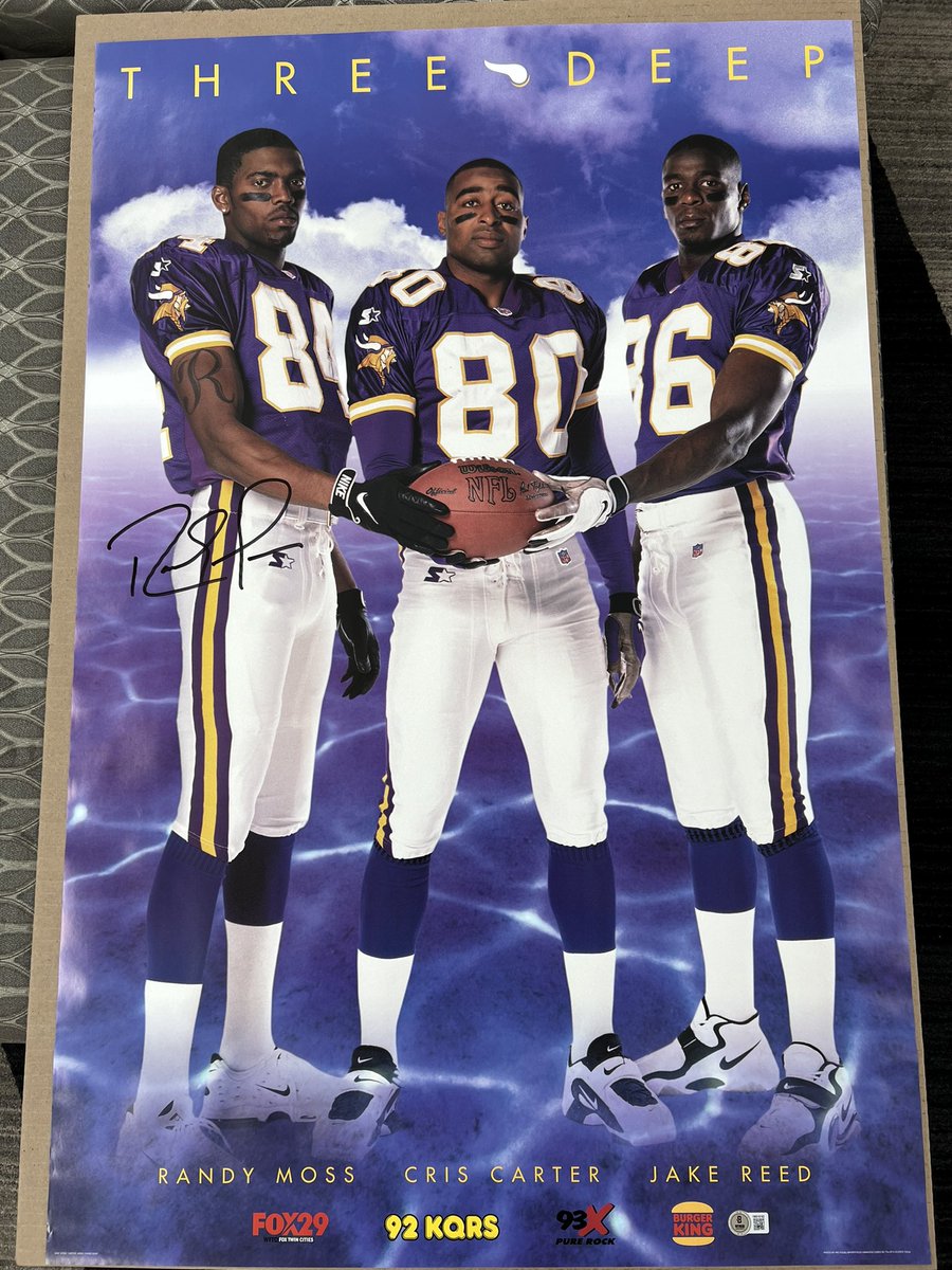 Vikeologist's tweet photo. I finally met the 🐐!  

Thank You @RandyMoss and @FanHQ 

#SKOL #SupaFreak #StraightCashHomie https://t.co/befAYLVNqz