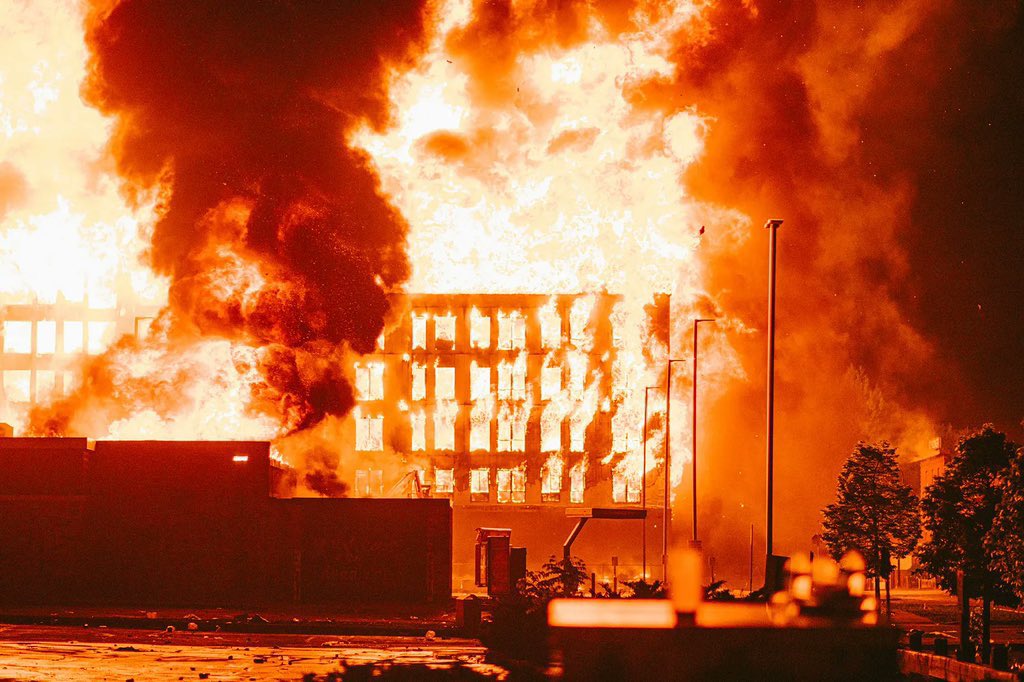 $2 billion worth of property damage 200 federal buildings damaged 2,000+ police officers injured At least 25 Americans killed The only insurrection we lived through was the George Floyd uprising of 2020.