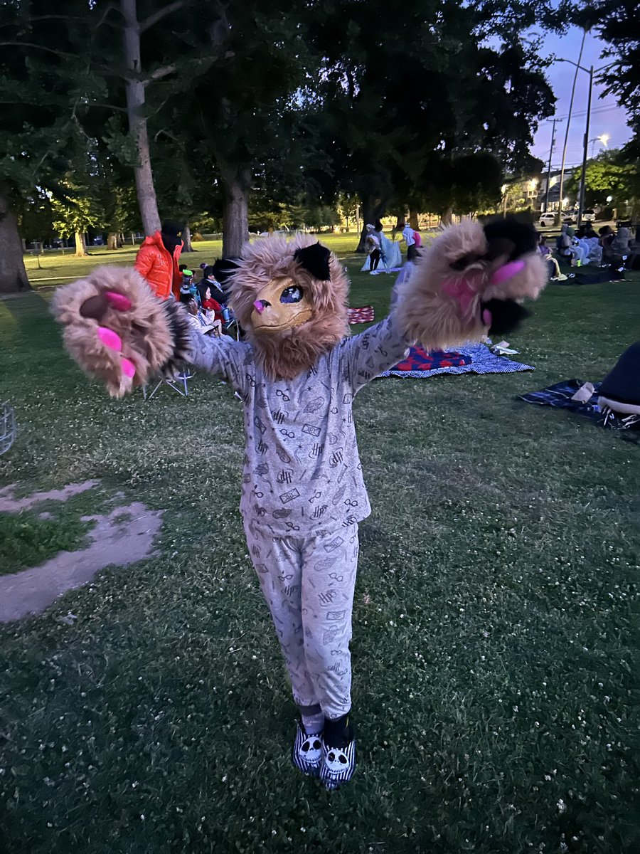 Last night we hosted our first community movie night of the year! The kids loved the popcorn machine and sang along to all the songs in Encanto 🍿

We can’t wait for the next one! We’ll have them throughout #District5 ❤️