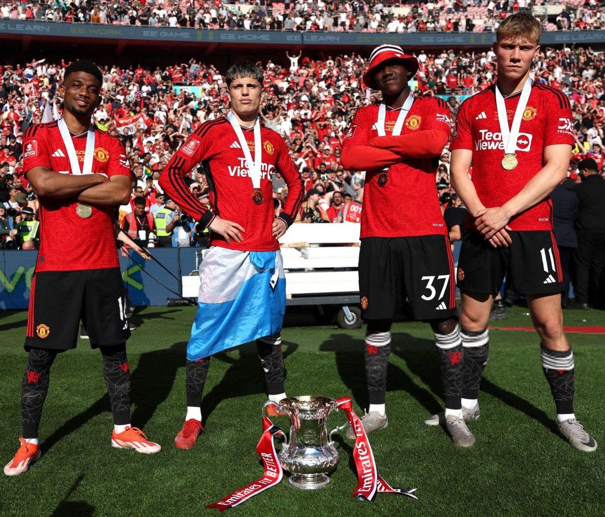 _rmiah1's tweet photo. FA CUP CHAMPIONS!!! https://t.co/yxZ9pNQqCy