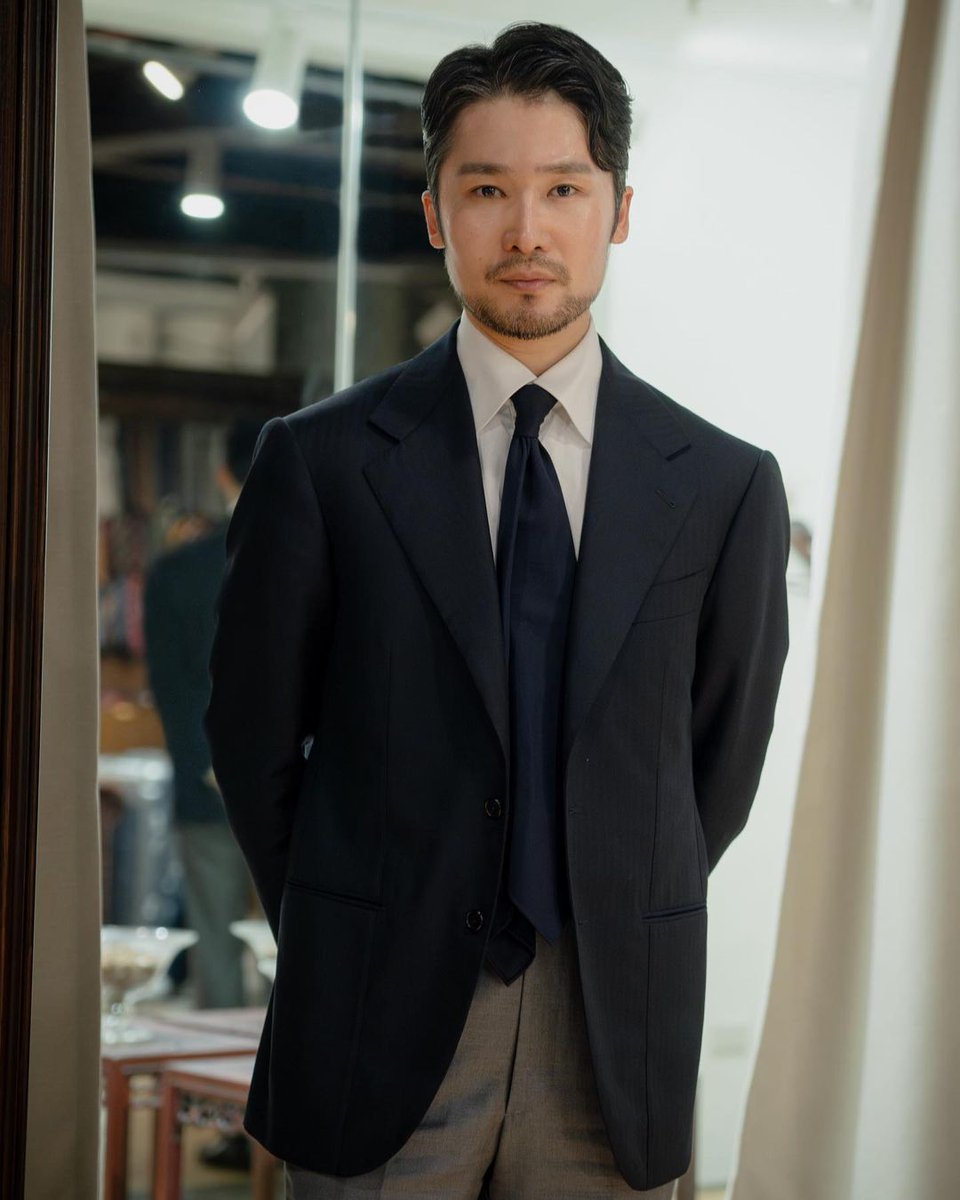dieworkwear's tweet photo. I started noticing Korean tailoring about 15 years ago and thought it was pretty good, but the spotlight was still on Italy and UK. Now I think Seoul's Assisi is one of the best men's tailoring houses. Photos from their trunk show at Signet in the Philippines.

IG thesignetstore https://t.co/CLeaIFODnJ