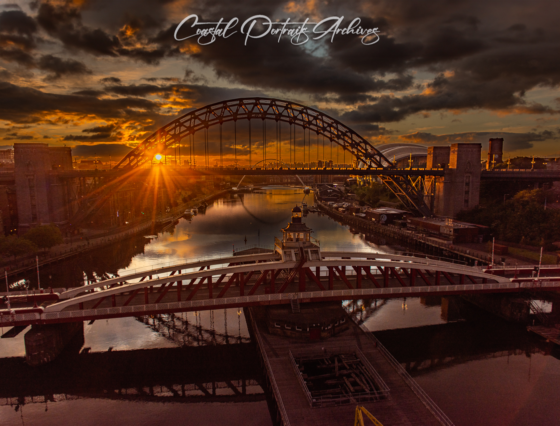 Newcastle Gateshead Quayside, iconic sunrise view of the River Tyne #StormHour #TherPhotoHour #Sunrise #Newcastle #NUFC