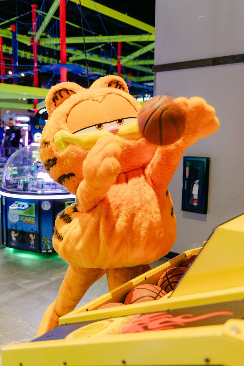 CinergyCinemas's tweet image. 🐱🎉 Garfield is in the house! 🕹️ He&apos;s having a blast and so can you! Swing by and see if you can beat Garfield&apos;s high score! 🍝✨ #GarfieldGames #ArcadeFun #HangoutWithGarfield