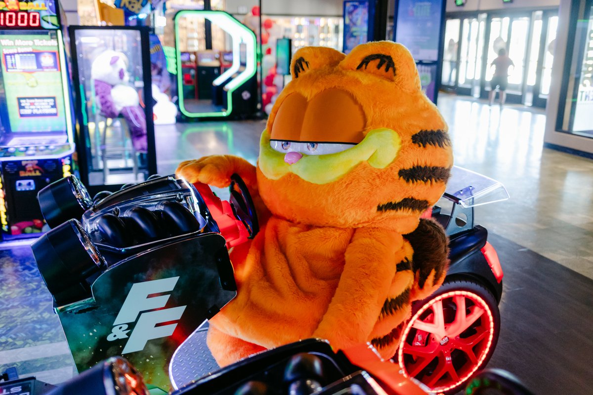 CinergyCinemas's tweet image. 🐱🎉 Garfield is in the house! 🕹️ He&apos;s having a blast and so can you! Swing by and see if you can beat Garfield&apos;s high score! 🍝✨ #GarfieldGames #ArcadeFun #HangoutWithGarfield