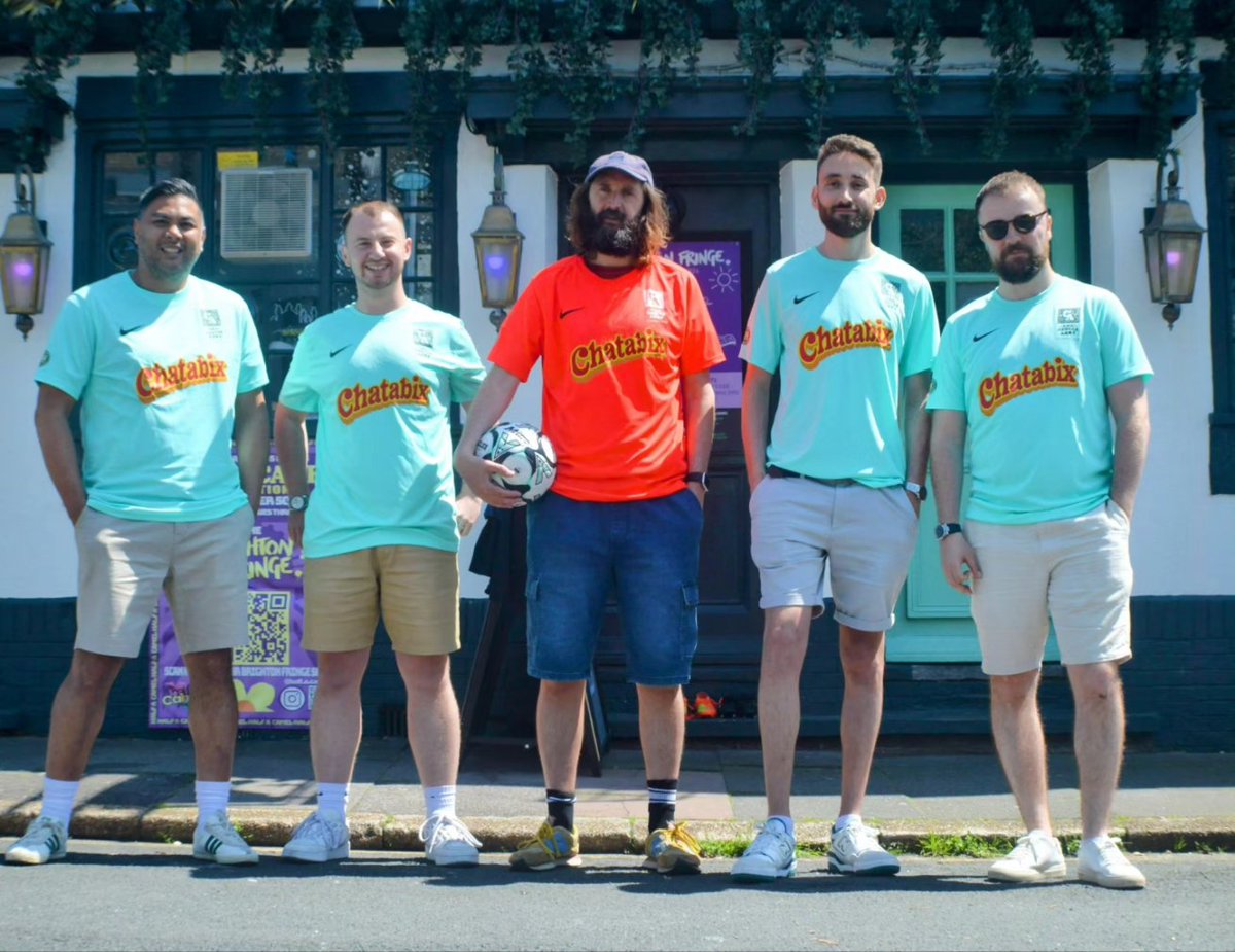 Caxton_Arms's tweet image. Introducing @caxtonarmsfc sponsored by @chatabix1

Thanks to @gillinghamjoe for agreeing to be our sponsors. We will be playing in Brighton Sunday League Division 3.

Listen on future episodes of chatabix podcast to see how we fair 

Maybe even some merch for sale👀