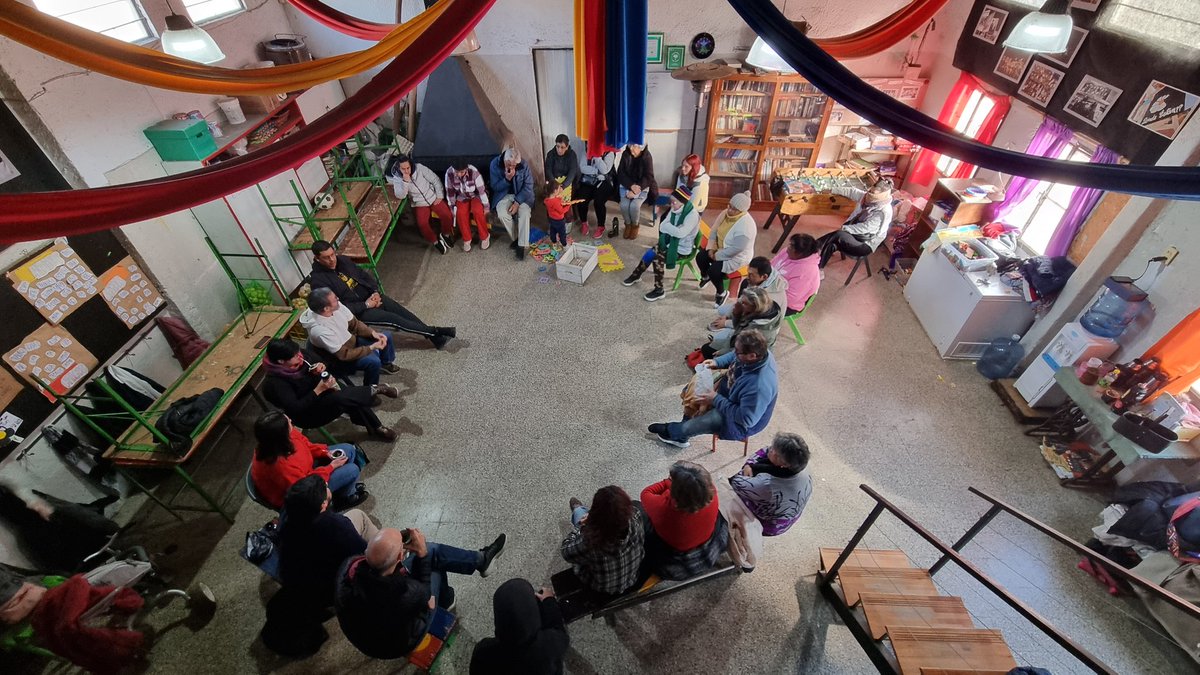 Coolifata's tweet photo. Vecinas y vecinos de #Casabó hoy escuchan, proponen y participan en El Tambo sobre #PlanPaís: contamos y debatimos propuestas sobre
.
◇ Salud Mental y atención de calidad
◇ Propuestas de emergencia para alimentación
◇ Gobierno de cercanía y participación entre otras https://t.co/qUBiozSRIz