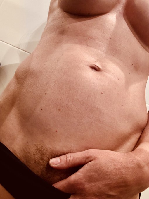 Den h&auml;r lilla kroppen klarar mer kuk &auml;n man kan tro ❤️ https://t.co/QP6Ym3cwvu