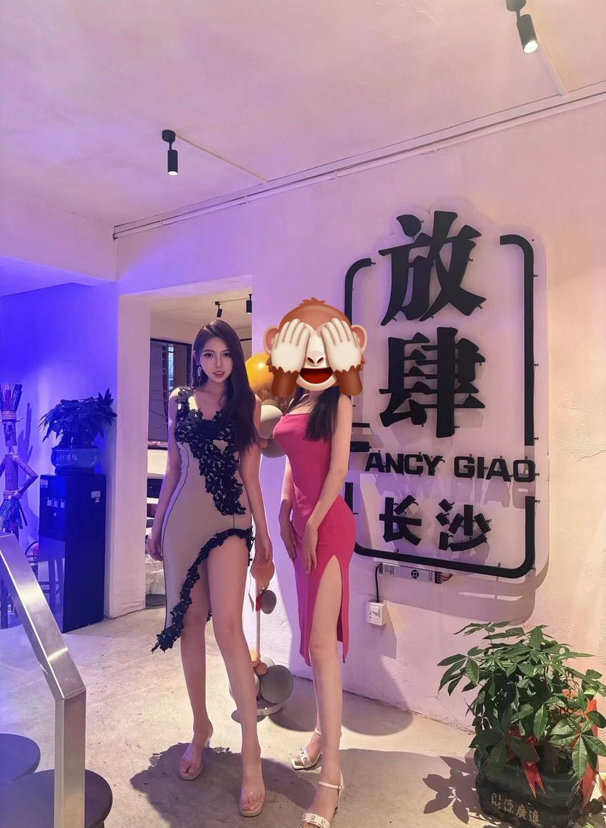 Ss200010x's tweet photo. 闺蜜身材也越来越好了（有没有厉害的男生跟她喝两杯）#闺蜜 https://t.co/zbPbRDRP1I
