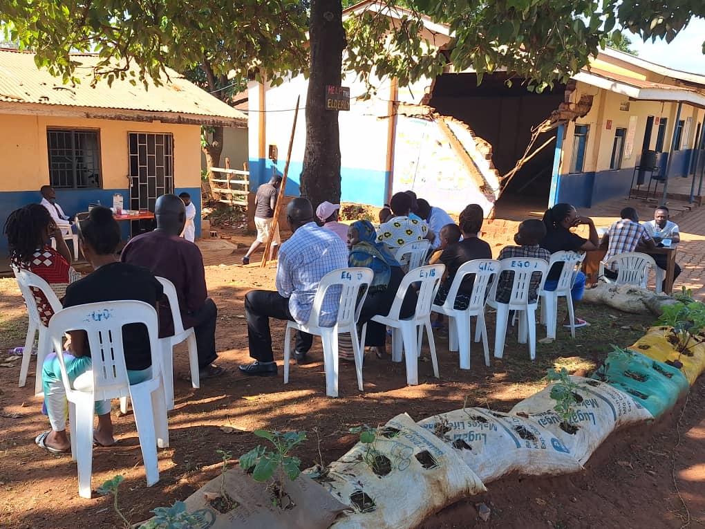 Serumpanise101's tweet photo. Towa Uchafu Na Nusu in conjuction with @KCCAUG #UBTS and #PrestineDental conducted a #CleanUp and #MedicalCamp in Kasubi Parish... Recycling and #ReUse concepts were discussed in detail with the women groups. Thanks to all the partners and locals who took part. #TowaUchafuNaNusu https://t.co/XlQDWEA2aT
