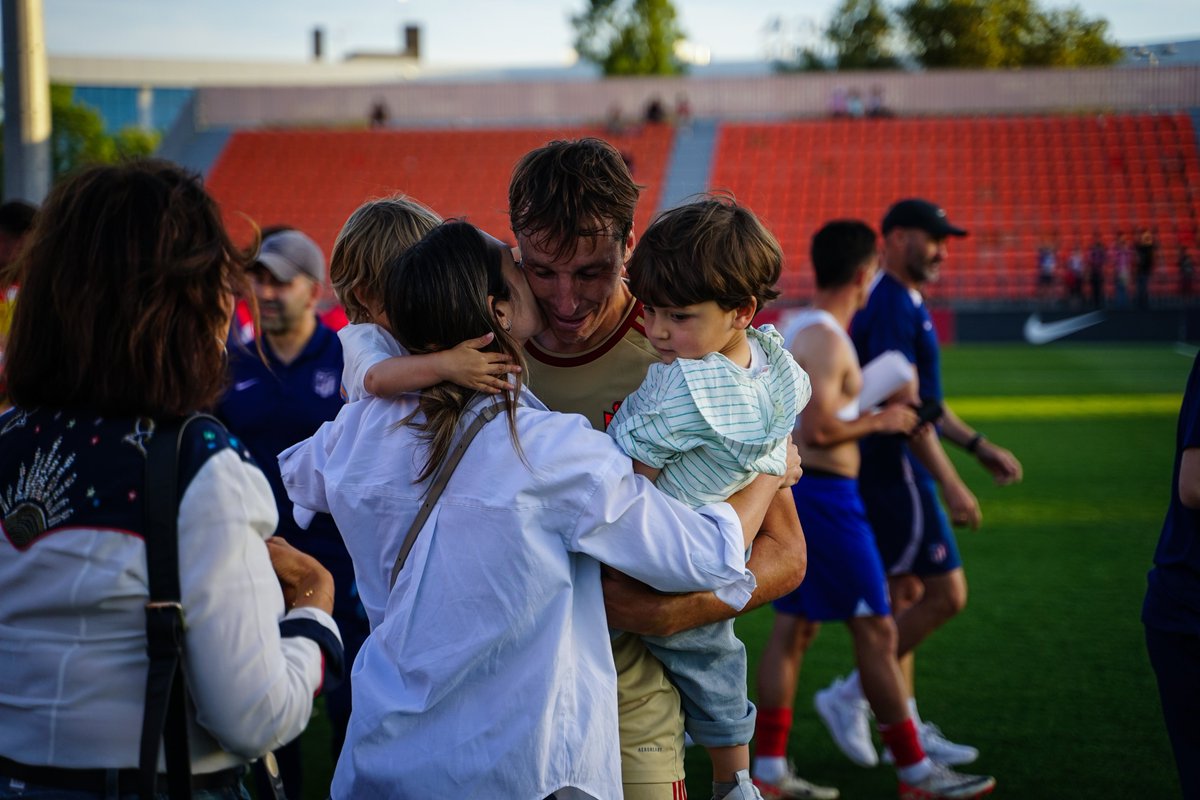 👏 𝐃𝐎𝐍 𝐓𝐎𝐌𝐀́𝐒 𝐏𝐈𝐍𝐀 𝐈𝐒𝐋𝐀

⚽️ 𝟏𝟕 𝐚𝐧̃𝐨𝐬 𝐝𝐞 𝐟𝐮́𝐭𝐛𝐨𝐥.

❤️ ¡𝘎𝘙𝘈𝘊𝘐𝘈𝘚 𝘛𝘖𝘔𝘈́𝘚!